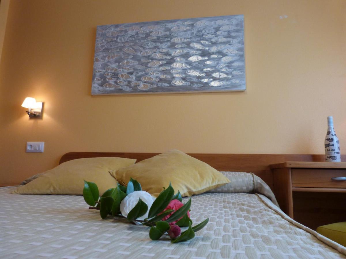 Hostal Pereirina Cee Exterior photo