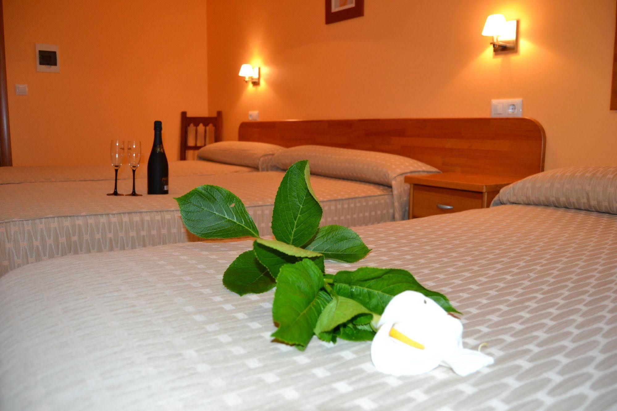 Hostal Pereirina Cee Exterior photo